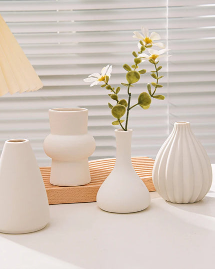 White Ceramic Nordic Vases - Elegant Decorative Flower Arrangements