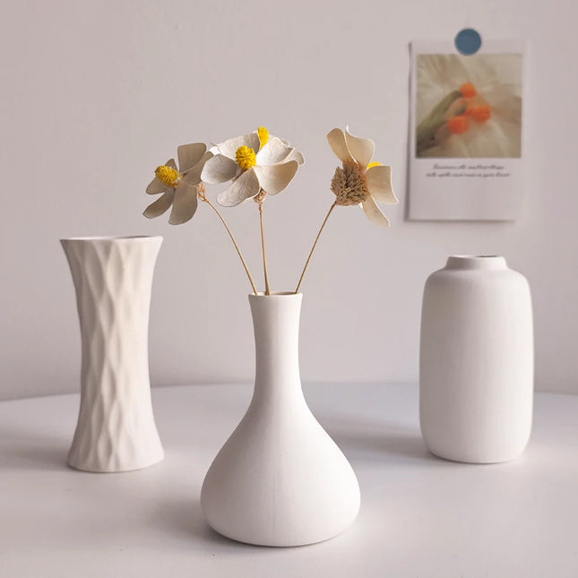 White Ceramic Nordic Vases - Elegant Decorative Flower Arrangements