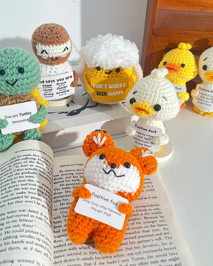 Funny Crochet Animal with Positive Card Ornament Handmade Knitted Ducks Fox Sheep Turtle Desk Figurine Creative Crochet Gift
