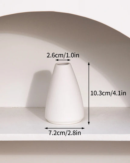 White Ceramic Nordic Vases - Elegant Decorative Flower Arrangements