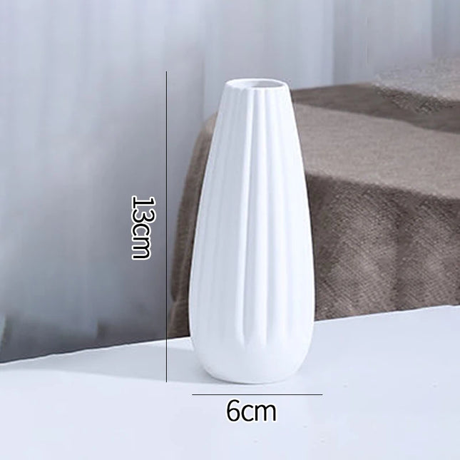 White Ceramic Nordic Vases - Elegant Decorative Flower Arrangements