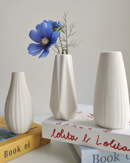 White Ceramic Nordic Vases - Elegant Decorative Flower Arrangements