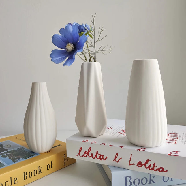 White Ceramic Nordic Vases - Elegant Decorative Flower Arrangements